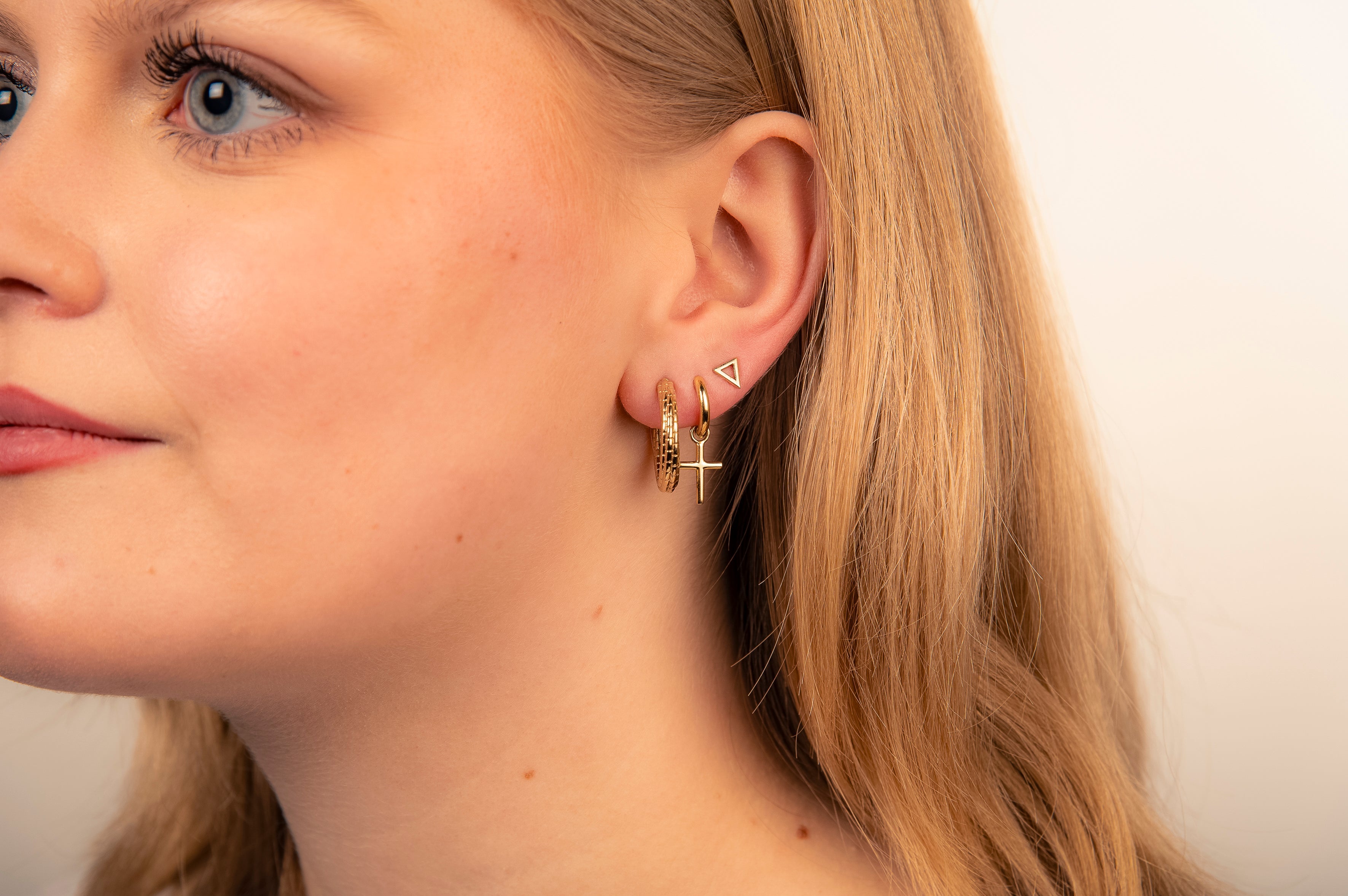 Kolczyki Trójkąt Otwarty Złoty JE003G – Srebro 925 Pozłacane